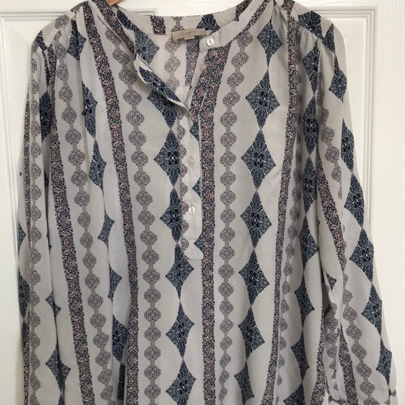 Beautiful LOFT Top - Picture 2 of 8